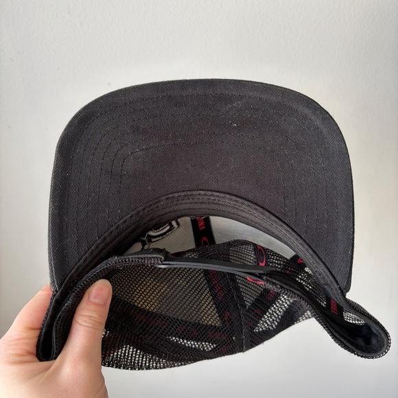 Oakley Green Camo Cap with Black Mesh Mens hat - Picture 6 of 7